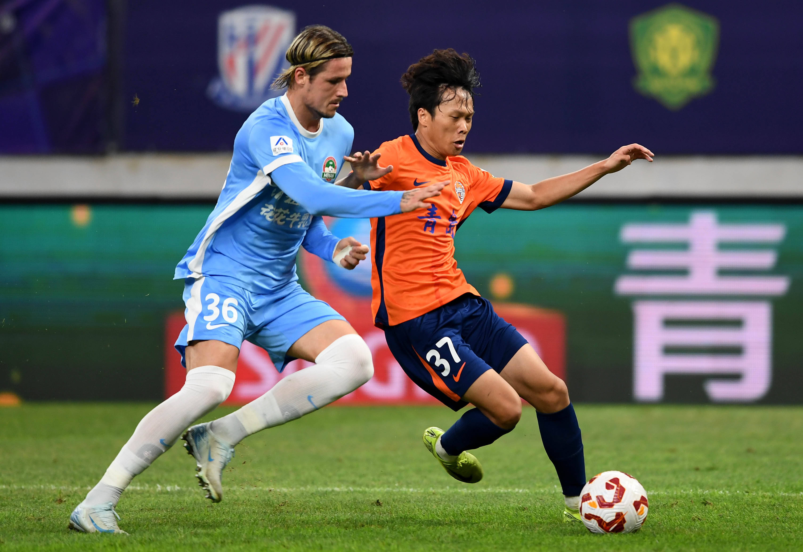 每体：弗里克和拉什福德5月通过电话，后者放弃了15%的薪资（每体：弗里克5月致电拉什福德，后者同意降薪15%）