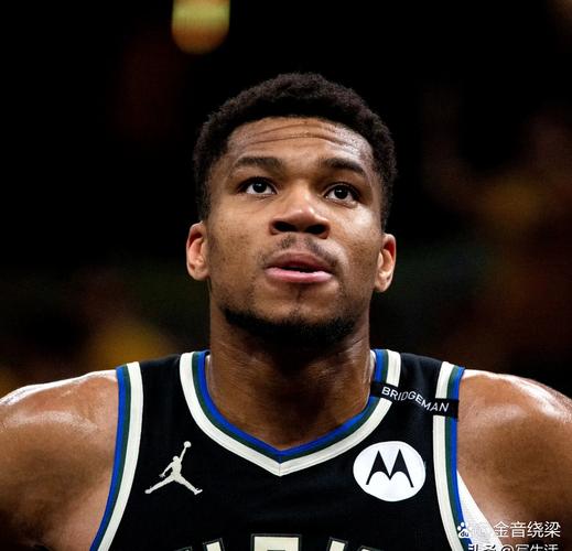 图片报：拜仁明夏若签施洛特贝克，5年总费用比续约于帕还高（图片报：拜仁若明夏签下施洛特贝克，五年总成本将高于续约于帕）