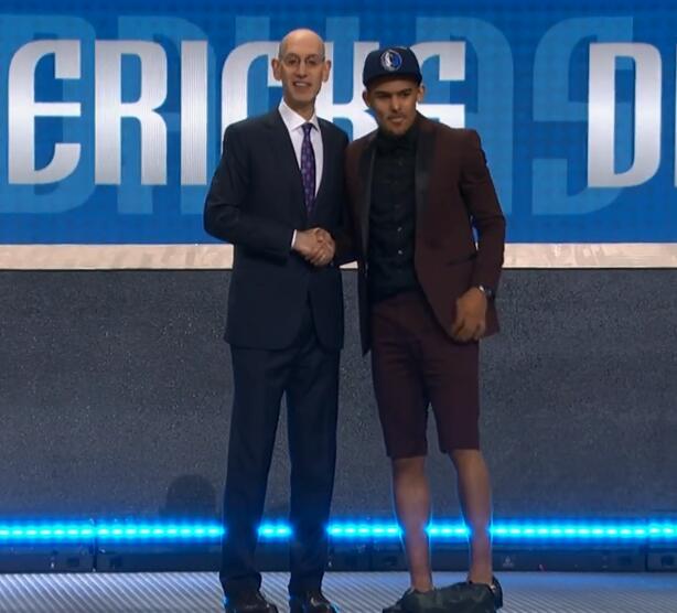 官方：牛津联主帅加里-罗维特下课；球队目前深陷英冠降级区（官方确认：牛津联解雇主帅加里-罗维特，球队深陷英冠降级区）