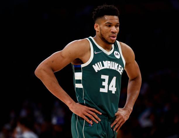 队记：马刺22天内有20天处于客场征程，旅程超越五千英里（队记：马刺22天里有20天奔赴客场，累计行程超5000英里）