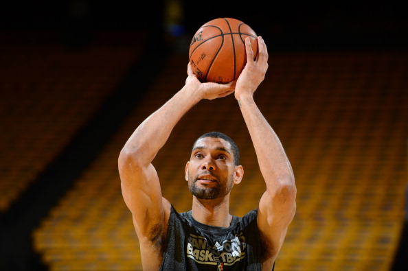 豪门后防崩溃，连续被打穿（豪门防线瓦解，连遭突破）