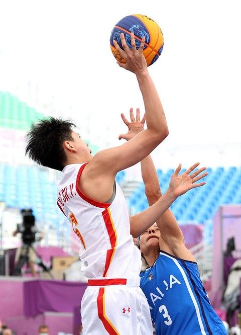 路易斯-迪亚斯本赛季19场12球6助攻，每84分钟造一球（路易斯-迪亚斯赛季至今19战12球6助，平均每84分钟参与一次进球）