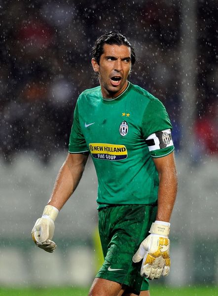 波媒：佛罗伦萨有意斯佩齐亚的波兰国脚维希涅夫斯基（波兰媒体：佛罗伦萨有意引进斯佩齐亚后卫维希涅夫斯基）