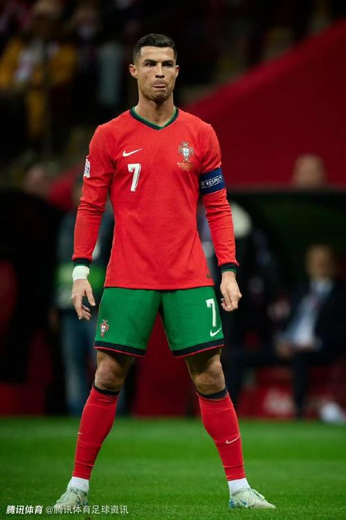 同样是前锋，差距太明显（同为前锋，高下立判）