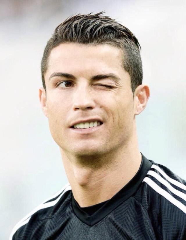 禁区内头球补射破门，毕津浩收获大连英博生涯首球（毕津浩禁区头槌补射破门，斩获大连英博处子球）