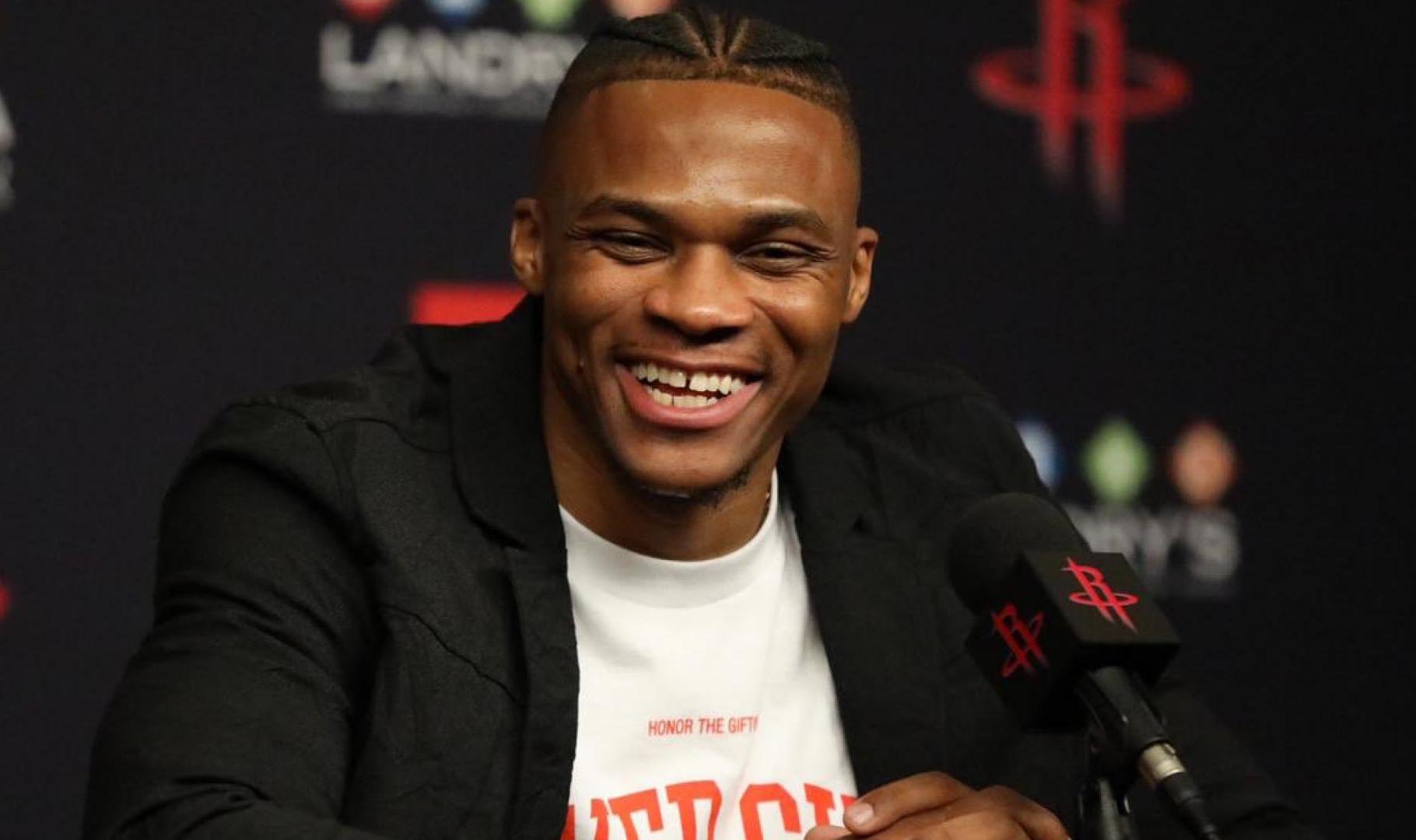 克罗斯评选历史最佳阵：C罗、大罗、小罗锋线，梅西前腰（克罗斯评出史上最佳阵容：C罗、大罗、小罗三叉戟，梅西司职前腰）