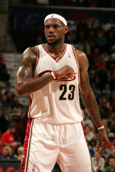 斯基拉：一家英超俱乐部询问了米兰前锋圣地亚哥的信息（斯基拉：英超某队打听米兰前锋圣地亚哥情况）