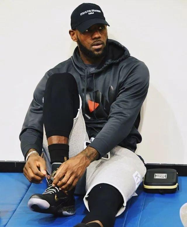 2025-26橄榄球挑战杯R1酋长战胜猎豹（橄榄球挑战杯2025-26赛季首轮：酋长击败猎豹）