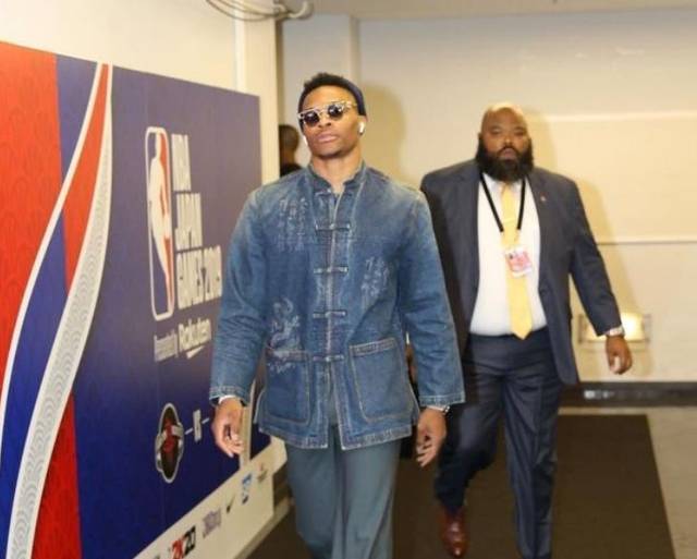 猛龙仅得81分创赛季新低，近11战8败跌至东部第6（猛龙81分创赛季新低，近11场吞8败排名跌至东部第6）