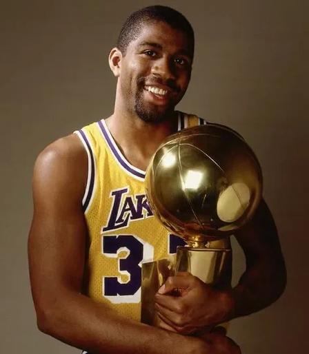 斯洛特：欧冠排除萨拉赫是俱乐部决定，没有理由不希望他留下（斯洛特：萨拉赫无缘欧冠由俱乐部拍板，我当然希望他留队）