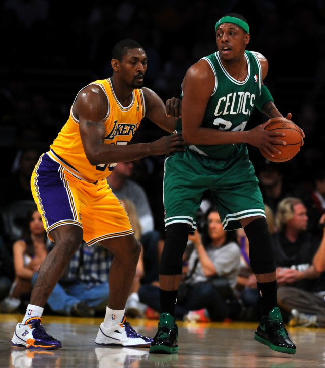 苦苦支撑！威少半场10中5砍全队最高17分4助 罚球6中6（孤军奋战！威少半场10投5中砍下全队最高17分+4助攻，罚球6罚全中）