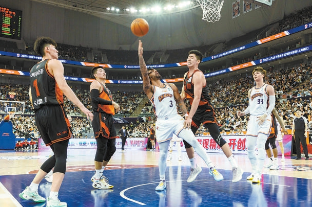 安迪·卡罗尔惊叹切赫神扑，创英格兰足球史经典瞬间（安迪·卡罗尔惊呼切赫神级扑救，一幕载入英格兰足坛史册）